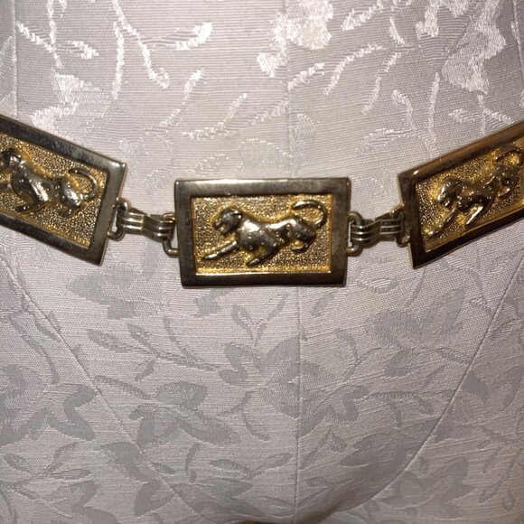 Vintage Womens One Size Gold Toned Rectangular Panel Jaguar Metal Belt - Picture 2 of 8